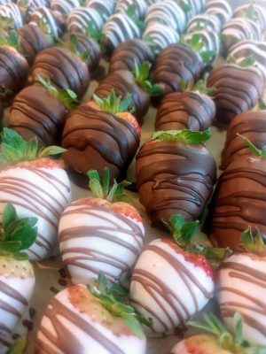 Elegant chocolate and white chocolate covered strawberries with decorative drizzle, perfect for weddings, baby showers, parties, and corporate events in Central Florida, including Orlando, St. Augustine, and Daytona.