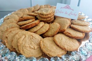 Dulce de leche cookies displayed on crystal platter for modern glam sweet sixteen in Orlando.