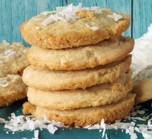 Tropical piña colada cookies with coconut flakes, perfect for Orlando weddings, parties, showers, and beach-inspired events.